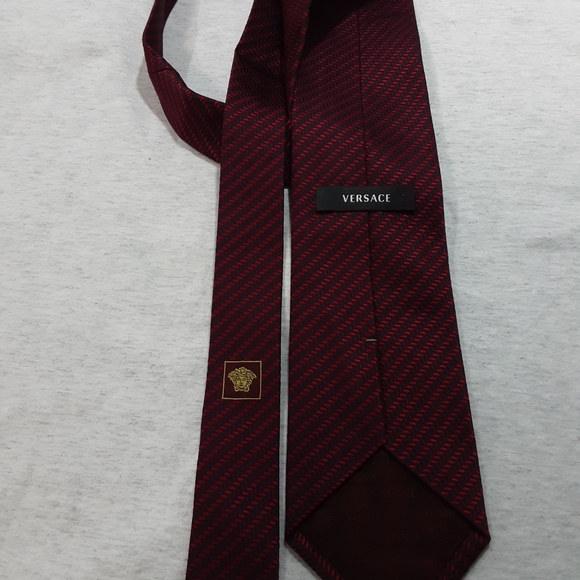Versace tie maroon and black pattern 100% silk - Picture 6 of 7